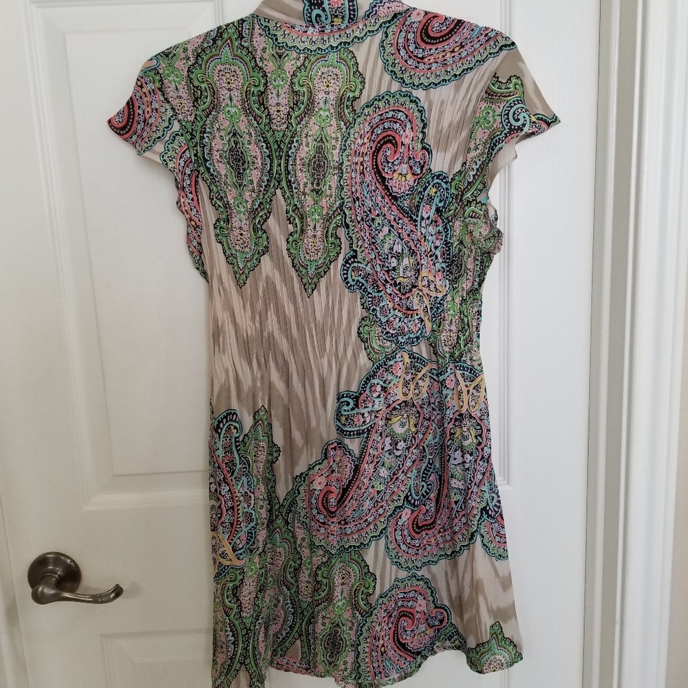 Like New Sleeveless Ruffle Blouse - Picture 4 of 5